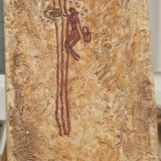 Pintura rupestre de una recolectora de miel